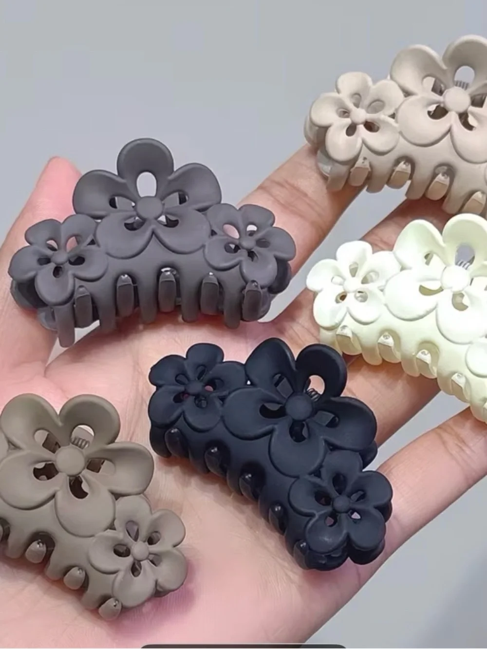 Floral Matte Flower Jaw Clip - Black